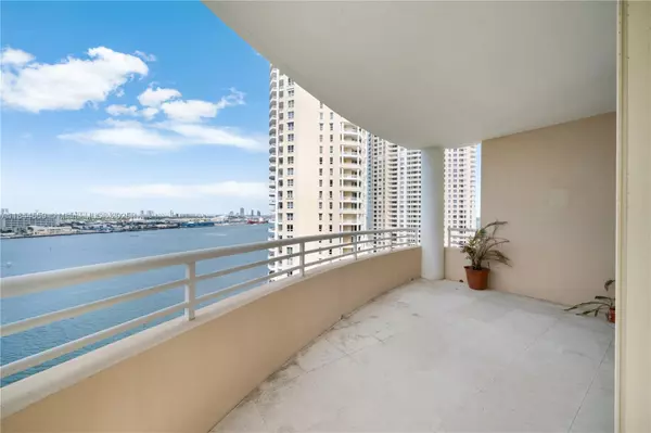 Miami, FL 33131,888 Brickell Key Dr #1912