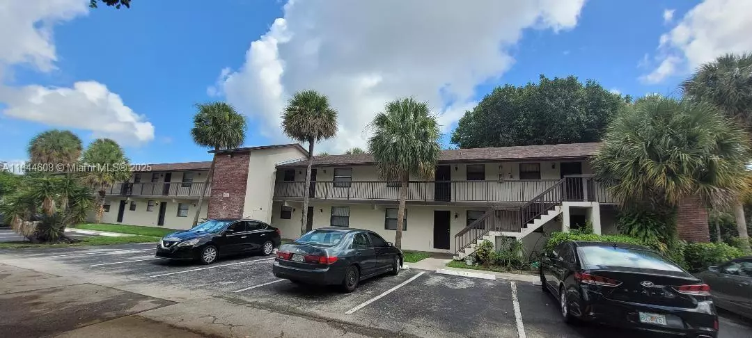 6010 Shakerwood Cir #106, Tamarac, FL 33319