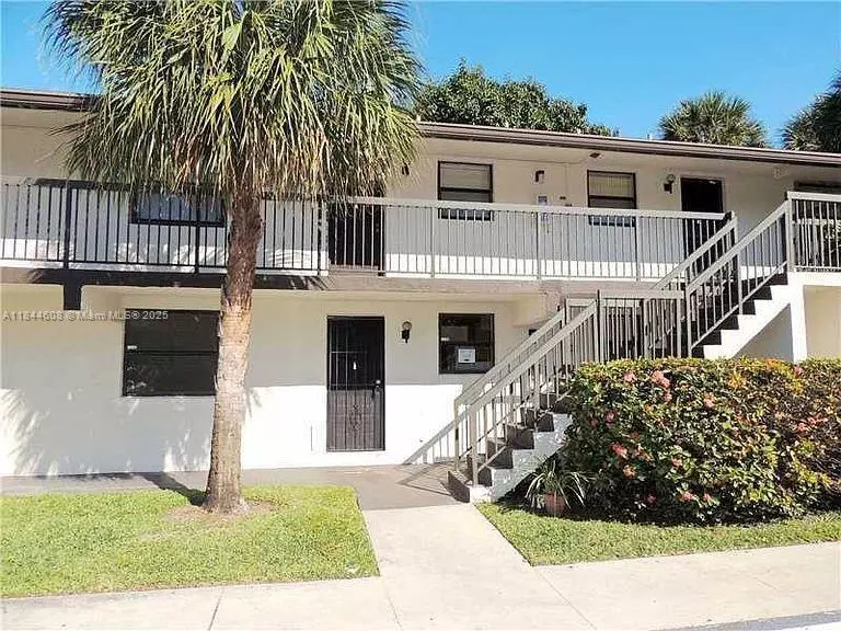 Tamarac, FL 33319,6010 Shakerwood Cir #106