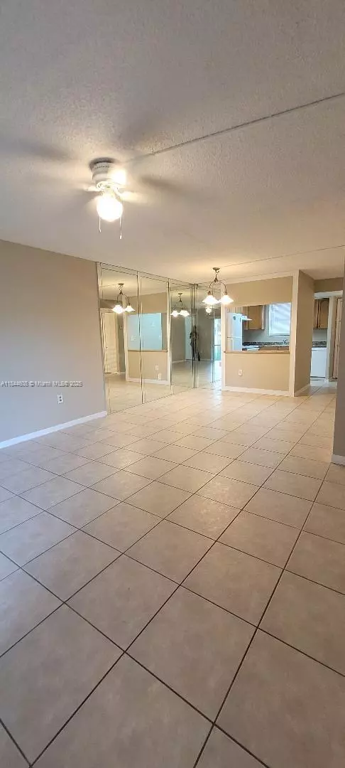 Tamarac, FL 33319,6010 Shakerwood Cir #106