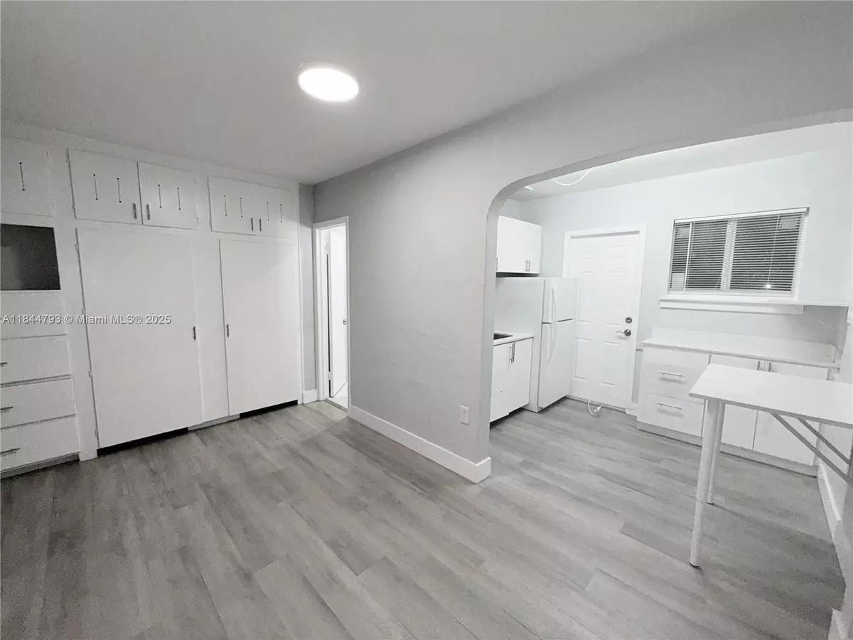 Hollywood, FL 33020,1815 Mckinley St #8