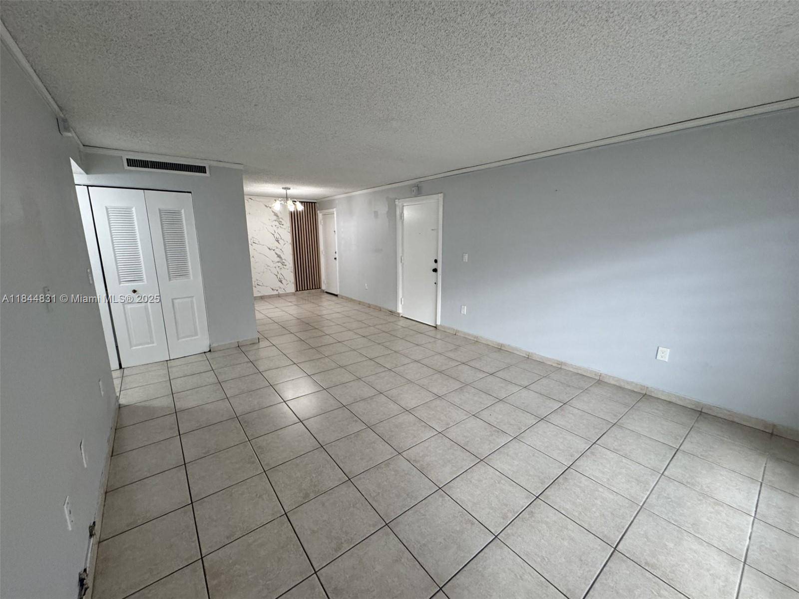Miami Lakes, FL 33014,7101 Miami Lakes Dr #Q9