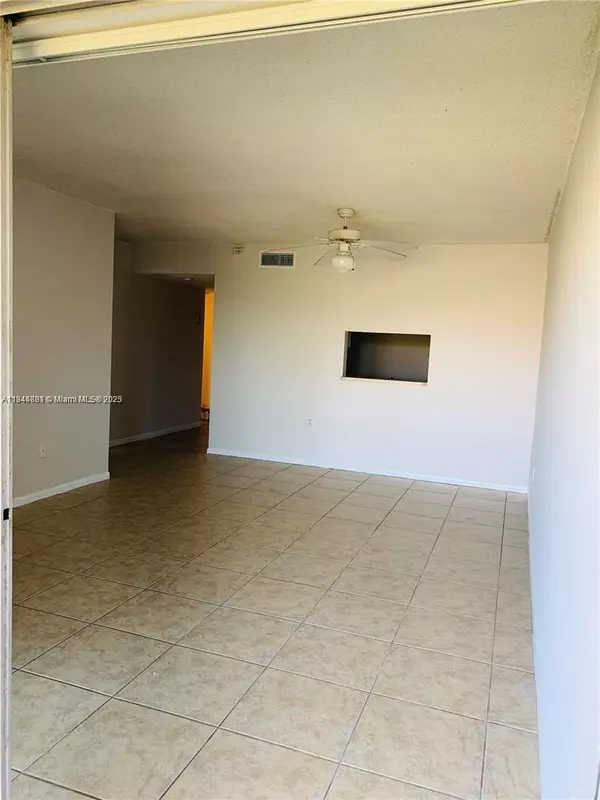Plantation, FL 33324,711 N Pine Island Rd #410