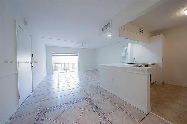 Miami Lakes, FL 33014,7208 Fairway Dr #I6