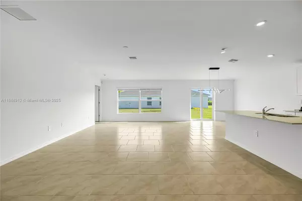 Lehigh Acres, FL 33974,19941 GREEN PASTURE RD #19941