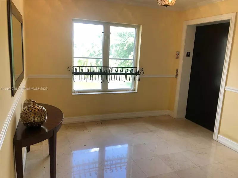 322 Madeira Ave #302, Coral Gables, FL 33134