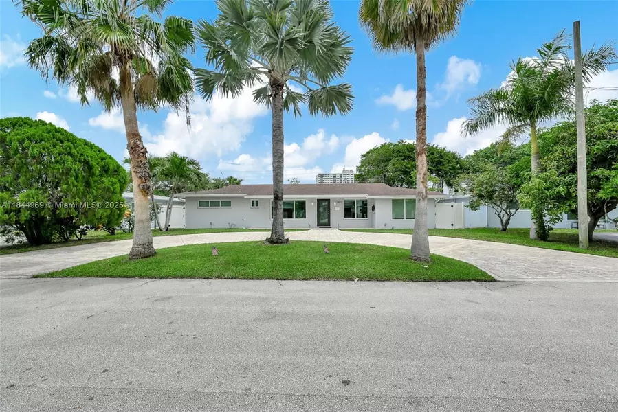 2432 SE 13th St, Pompano Beach, FL 33062