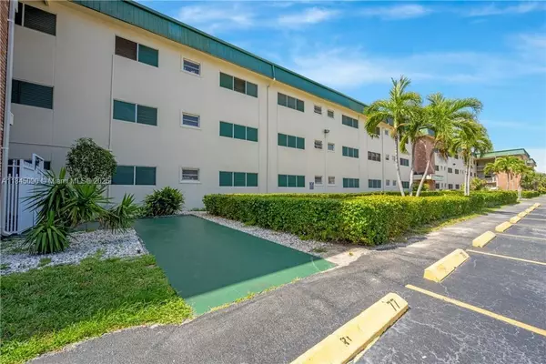 Hallandale Beach, FL 33009,1450 Atlantic Shores Blvd #315