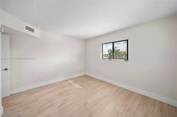 Hialeah, FL 33012,1310 W 29th St #16