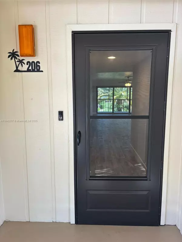 4967 Pepper Cir #206, Naples, FL 34113