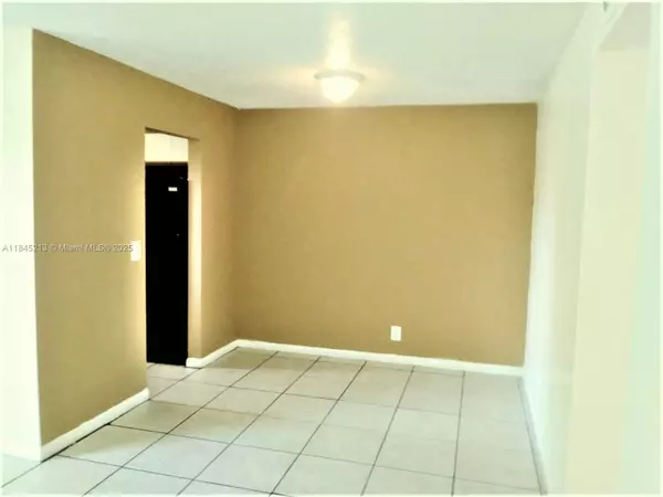 Lauderhill, FL 33313,4160 NW 21st St #204G
