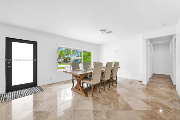 Pompano Beach, FL 33062,2432 SE 13th St