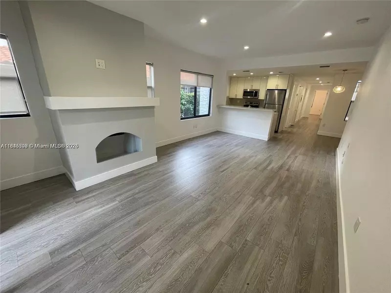 1637 SW 10th St #4, Miami, FL 33135