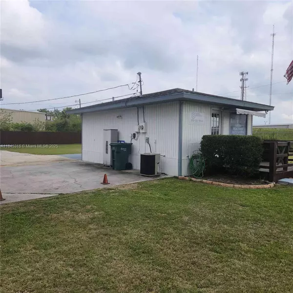 Ocala, FL 34471,909 SW 10th St