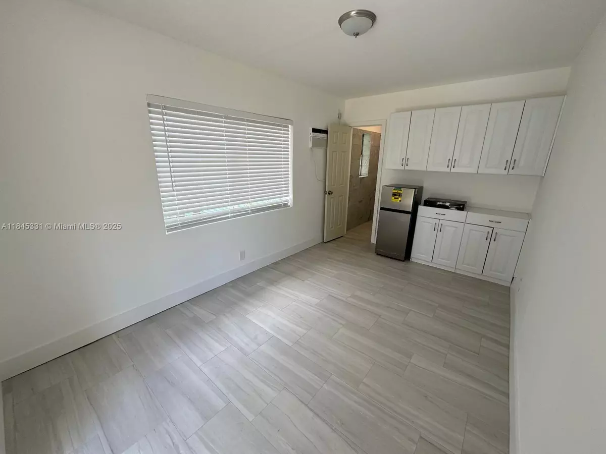 Fort Lauderdale, FL 33315,930 SW 29th St #A-C