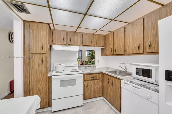 Margate, FL 33063,3080 Holiday Springs Blvd #207