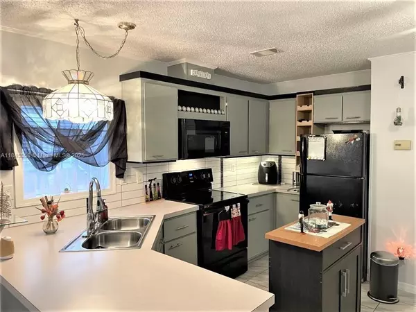 Davie, FL 33324,8671 SW 18th Pl #n/a
