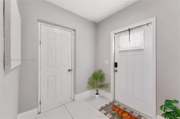 Hollywood, FL 33020,2227 Cody St