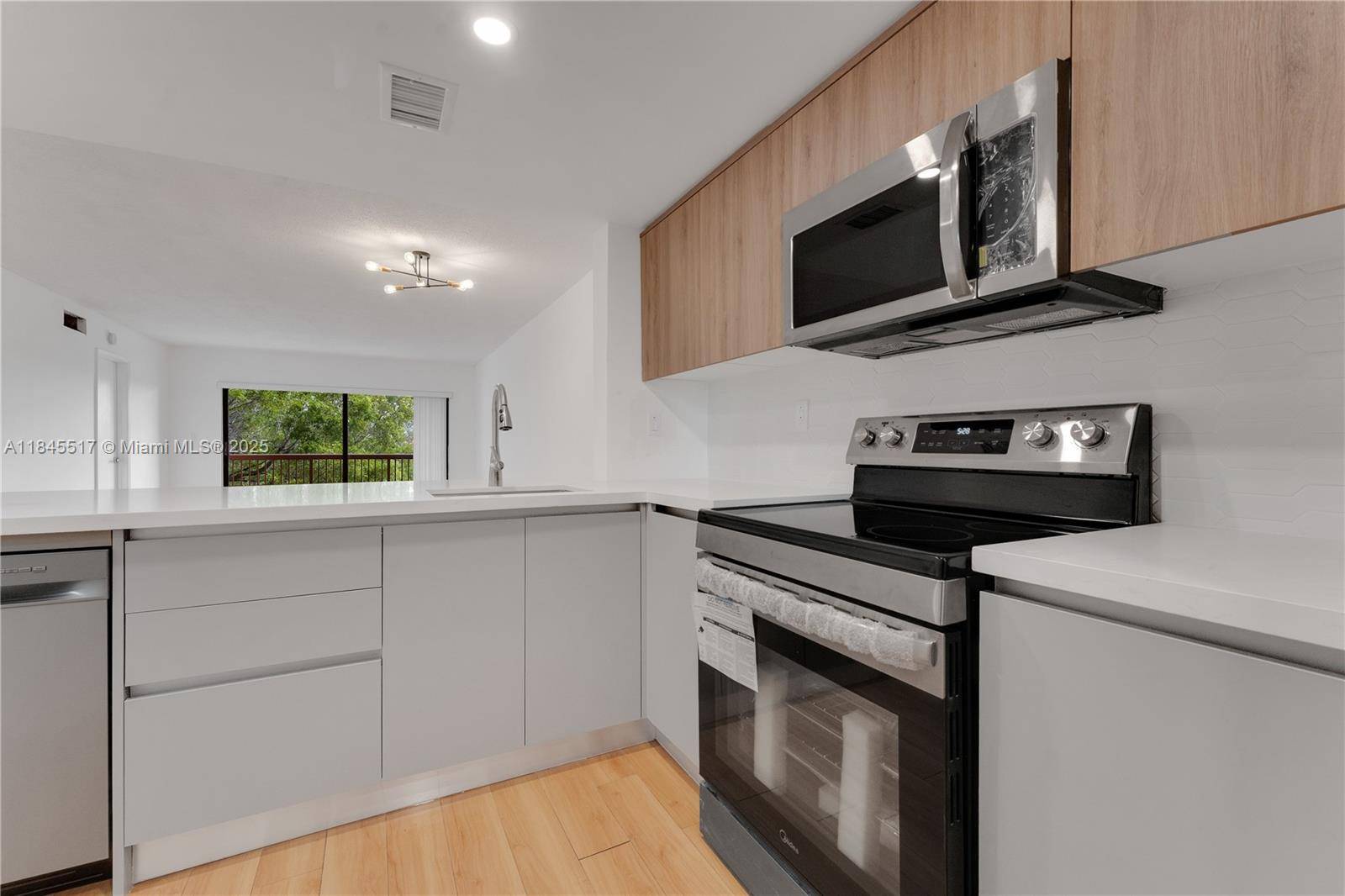 10227 NW 9th St Cir #304-3, Miami, FL 33172