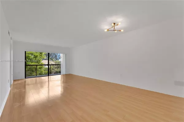 Miami, FL 33172,10227 NW 9th St Cir #304-3