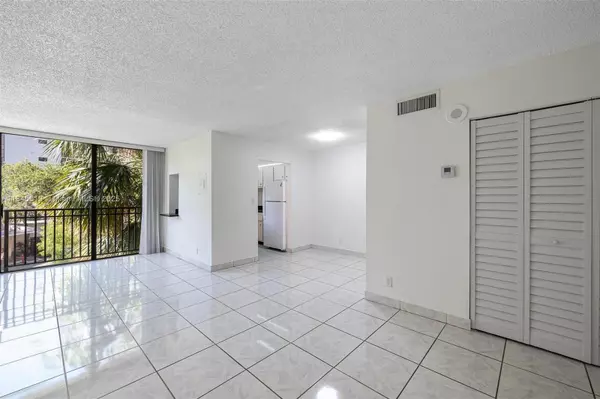 Sunny Isles Beach, FL 33160,16909 N Bay Rd #305