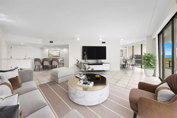 Aventura, FL 33180,19707 Turnberry Way #14G