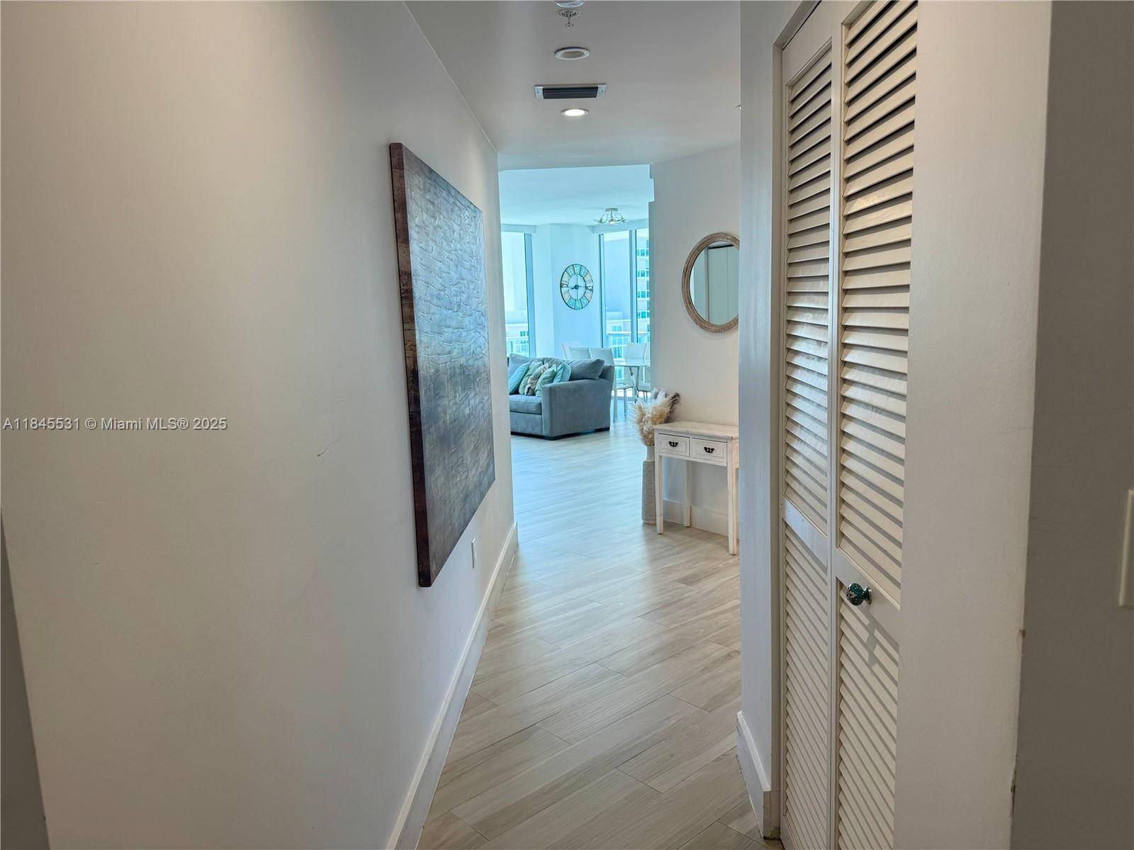 79 SW 12th St #2806, Miami, FL 33130