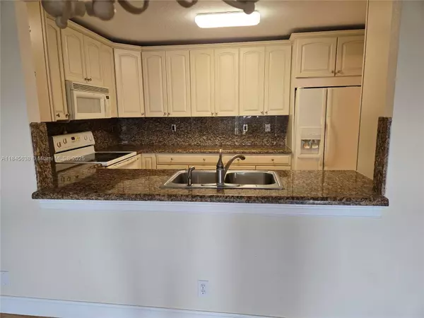 Coral Springs, FL 33065,10777 W Sample Rd #1104