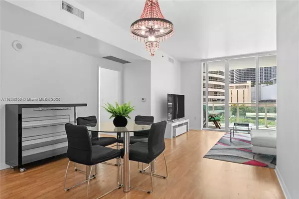 Miami, FL 33131,950 Brickell Bay Dr #501