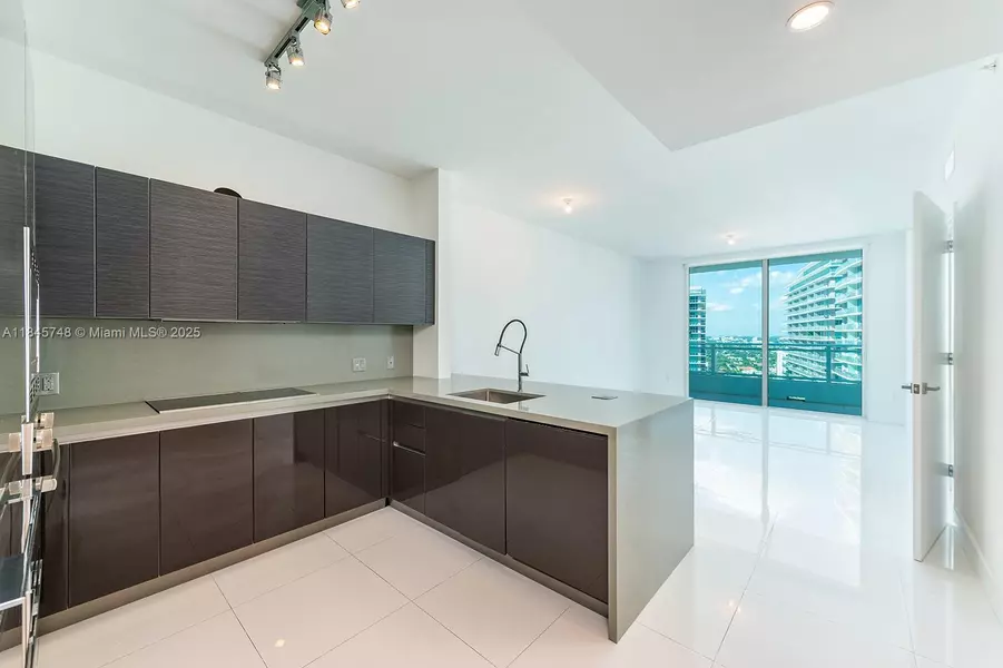 1080 Brickell Ave #3207, Miami, FL 33131