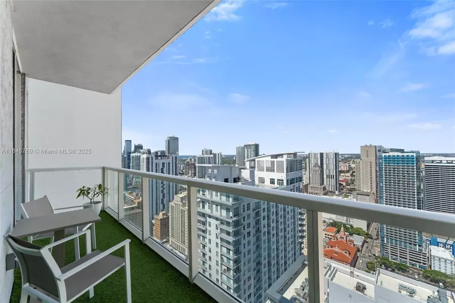 253 NE 2nd St #4304, Miami, FL 33132
