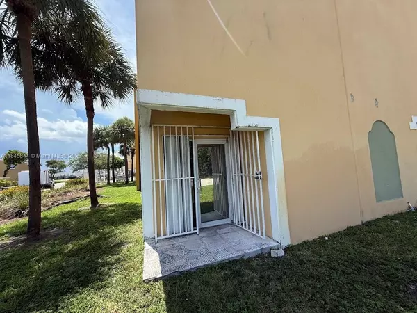 Opa Locka, FL 33054,3803 NW 125th St #8