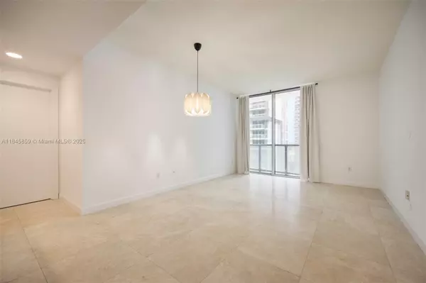 1060 Brickell Ave #2011, Miami, FL 33131
