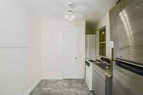 Miami, FL 33179,115 NE 192nd St #1