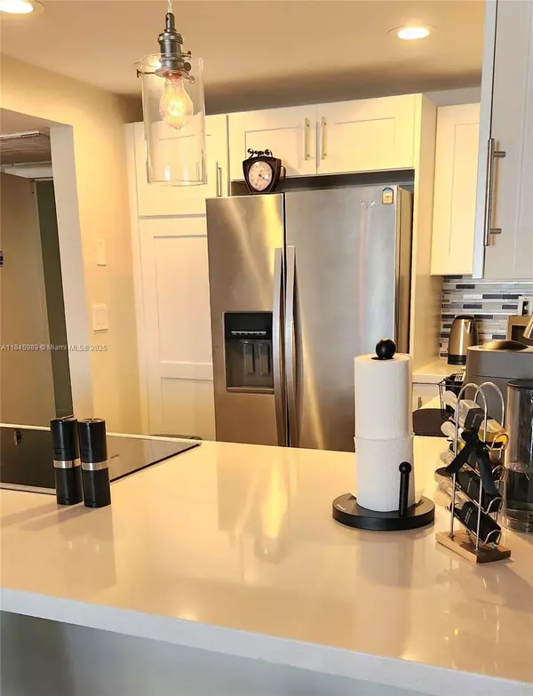 Hallandale Beach, FL 33009,1000 Parkview Dr #1026