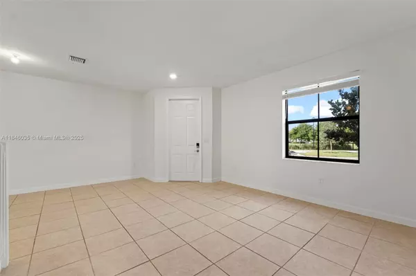 Hialeah, FL 33018,10861 W 32nd Ln #10861