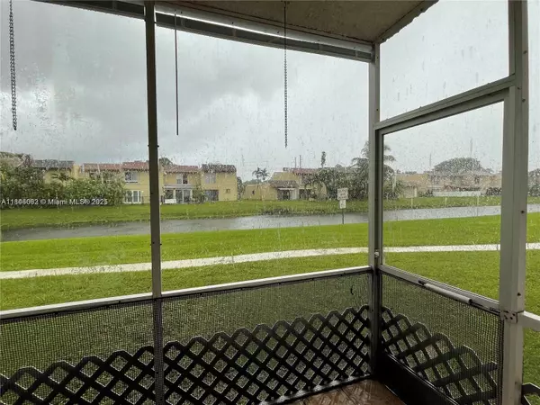 Miami, FL 33176,10389 N Kendall Dr #S2