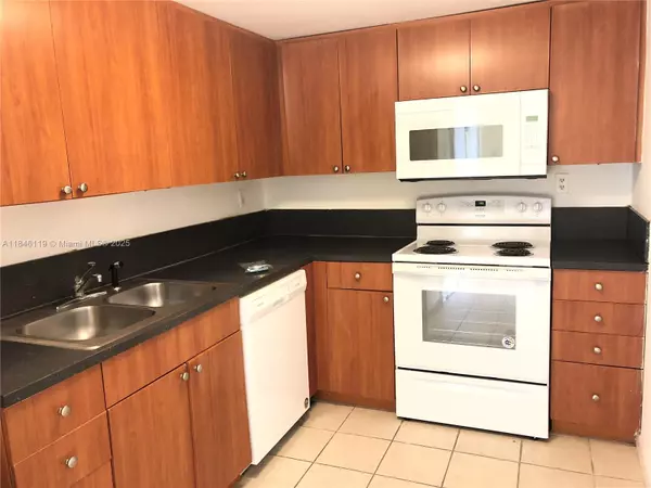 Miami, FL 33126,8261 NW 8th St #435