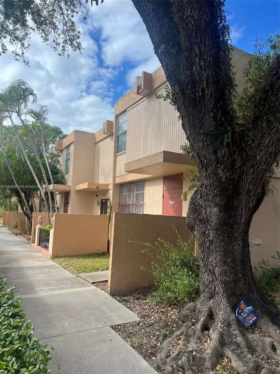 South Miami, FL 33143,6149 SW 69th St #12