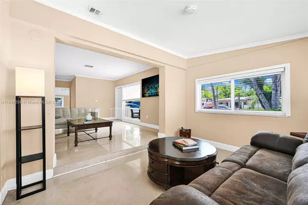 Cutler Bay, FL 33157,9740 Cutler Ridge Dr