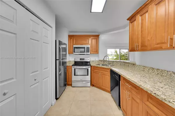 Oakland Park, FL 33309,3453 NW 44th St #107