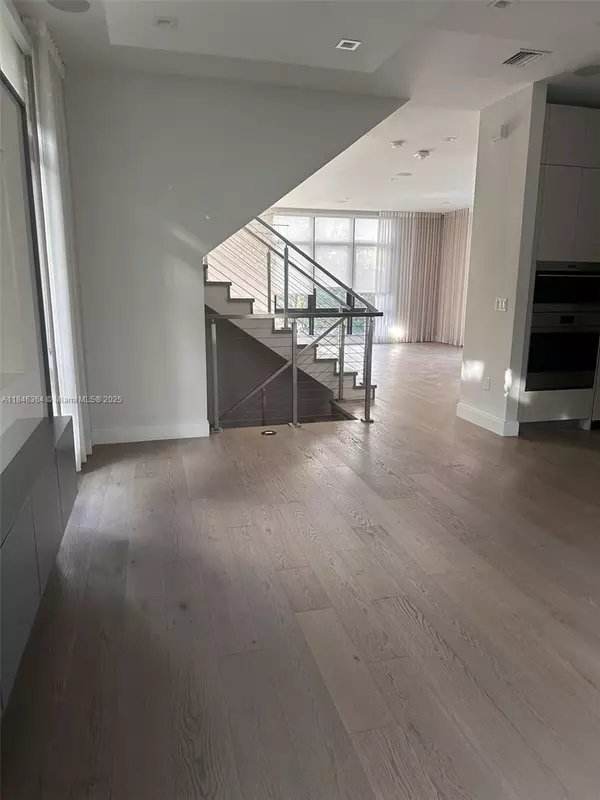 Doral, FL 33166,8231 NW 48th St