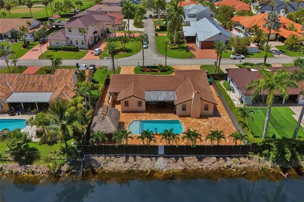 7135 N Augusta Dr, Hialeah, FL 33015