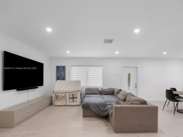 Miami, FL 33175,5203 SW 128th Pl