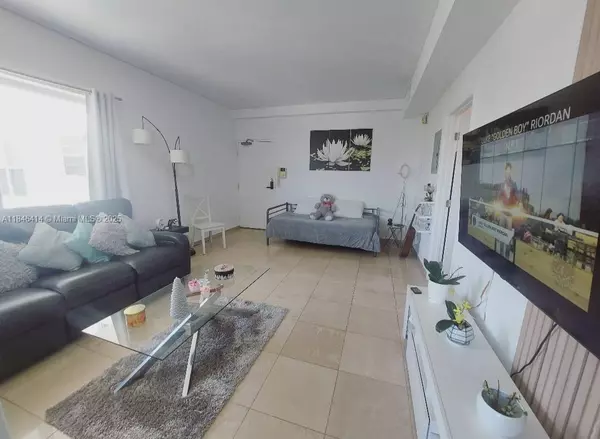 Miami Beach, FL 33141,6767 Indian Creek Dr #3B