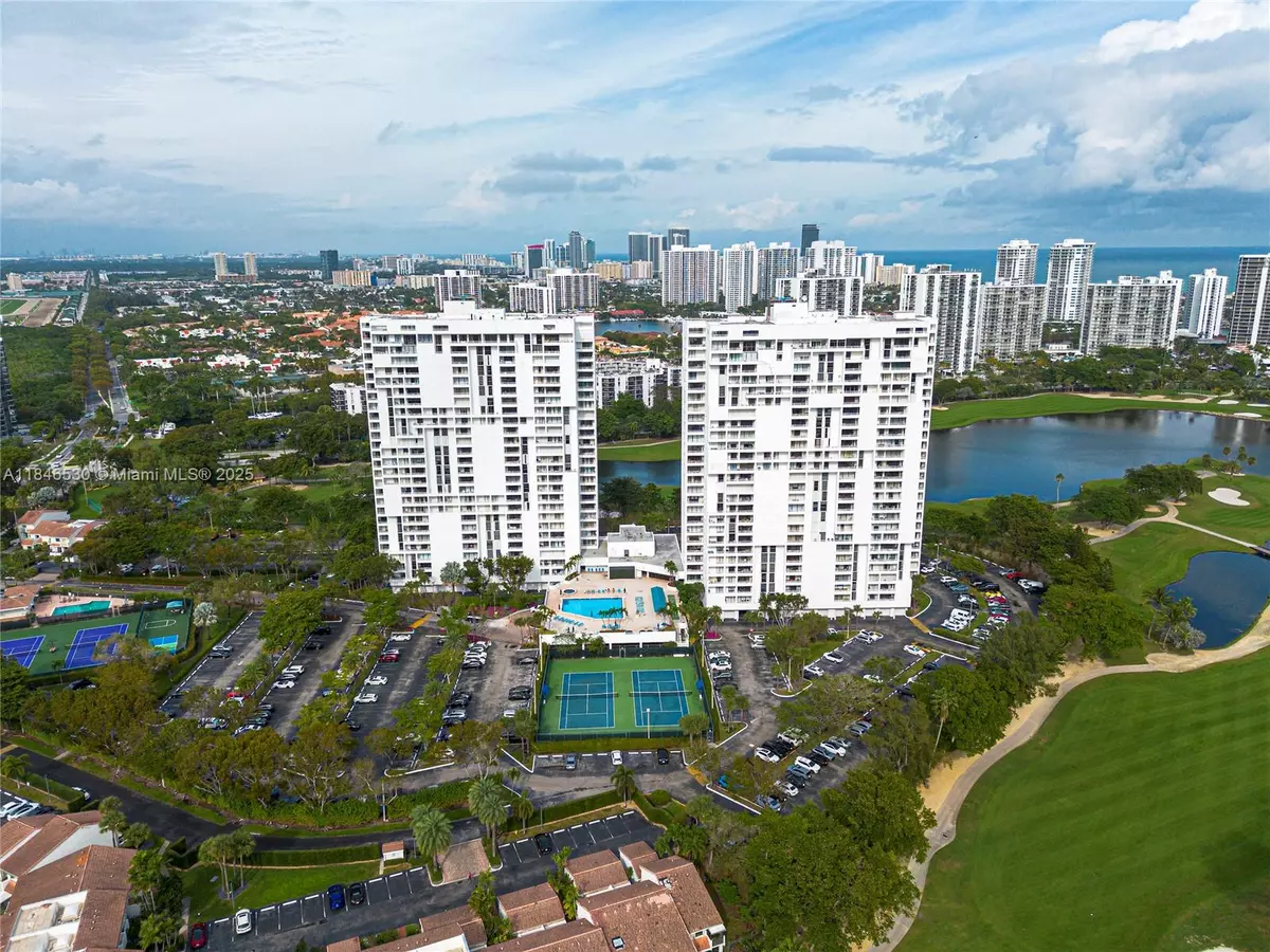 Aventura, FL 33180,20225 NE 34th Ct #818