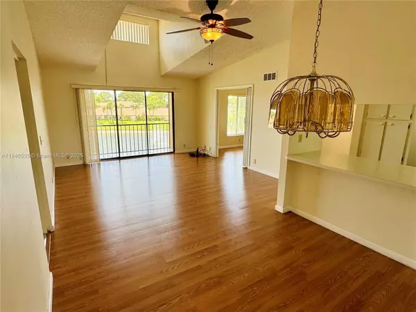 806 Sky Pine Way #H3, Green Acres, FL 33415