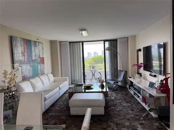 Aventura, FL 33180,20225 NE 34th Ct #517