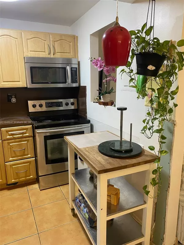 Sunrise, FL 33322,9061 sunrise lakes blvd #102