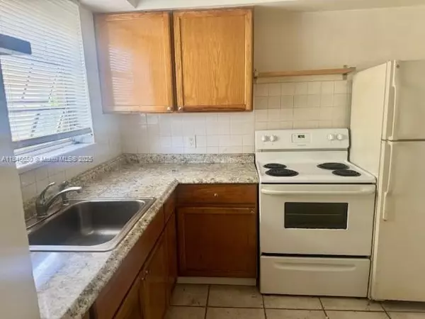 Coral Gables, FL 33134,1210 S Douglas Rd #2